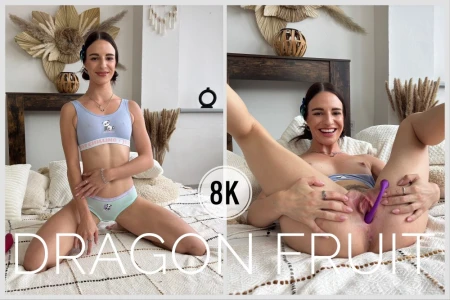 Thumbnail video 'Очаровательная модель ласкает свою киску'