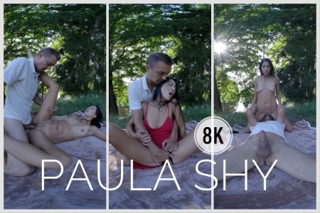 Thumbnail video 'Paula Shy s'offre du plaisir en voyage'